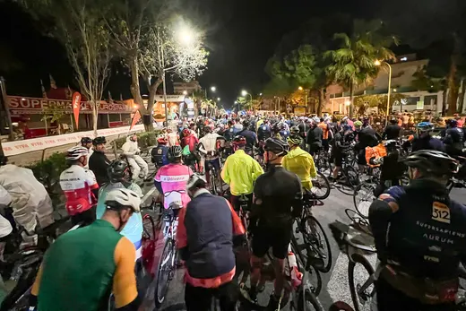 Das Starterfeld der Mallorca 312 kurz nach dem Start.
